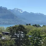 Là-haut  appart à 200m du lac terrasse vue lac